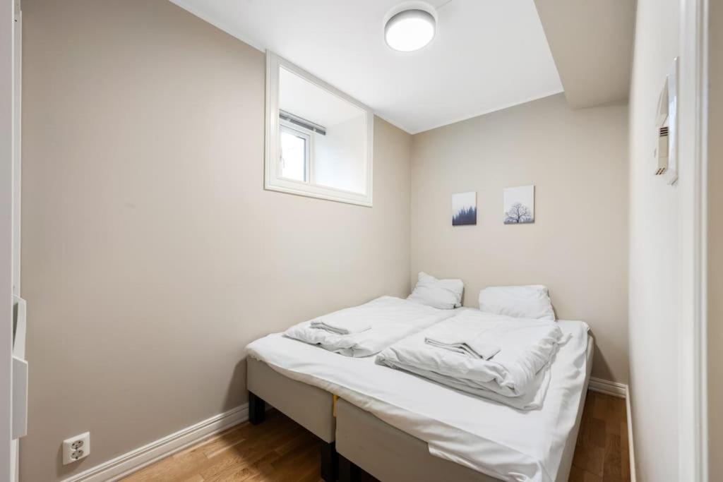 New! Modern City Apt: Central W/ Private Entrence Bergen Exterior photo
